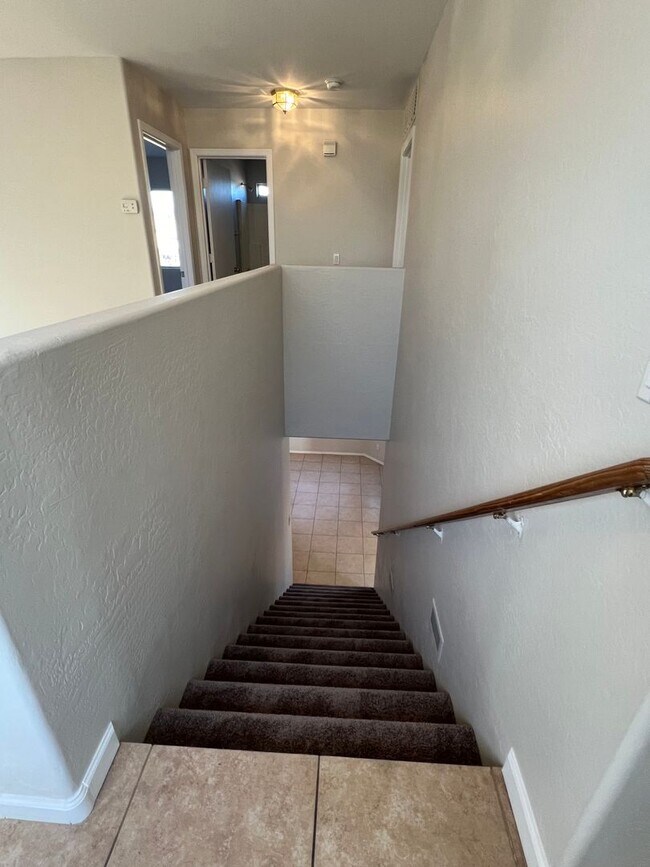 Building Photo - 1776 square foot 3 Bedroom home in El Mirage