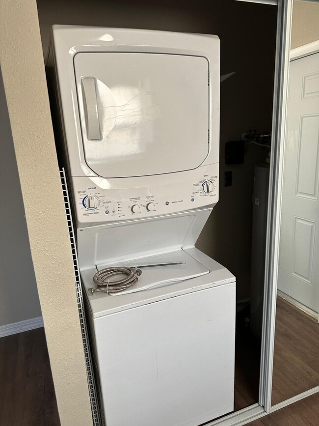 Building Photo - 825 Booker Ave