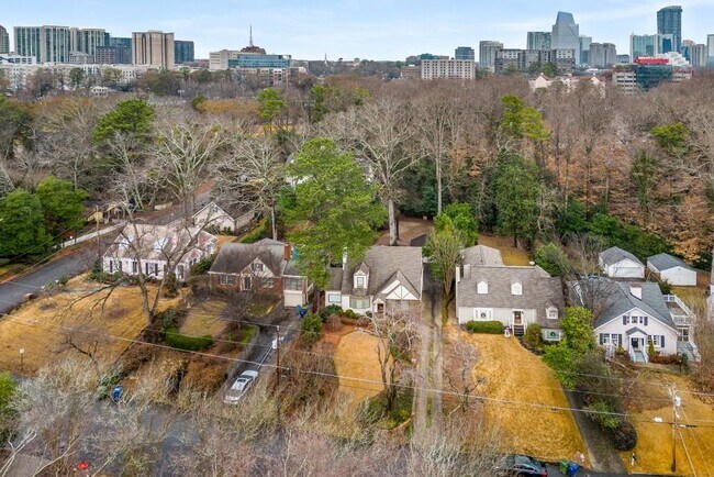 Building Photo - 2896 N Hills Dr NE