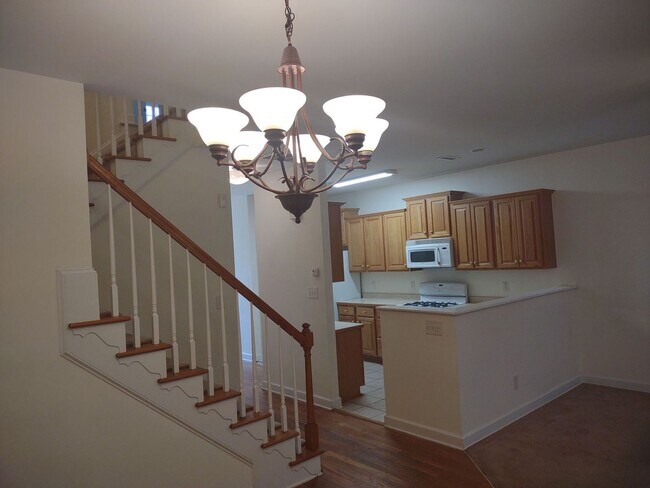 Building Photo - Lovely 2 Bedroom House | Great Location!