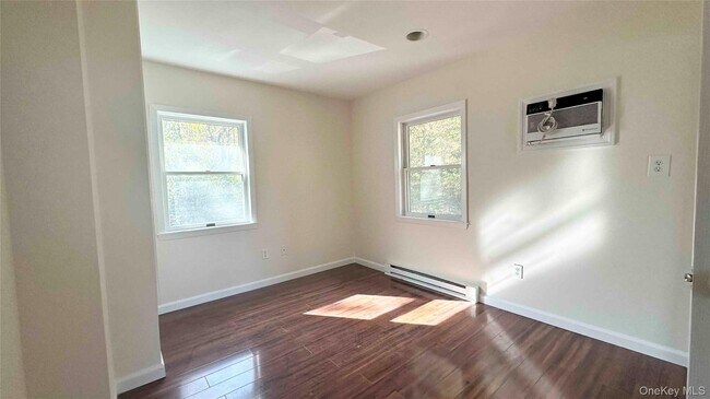 Building Photo - 64 Pine Hollow Rd