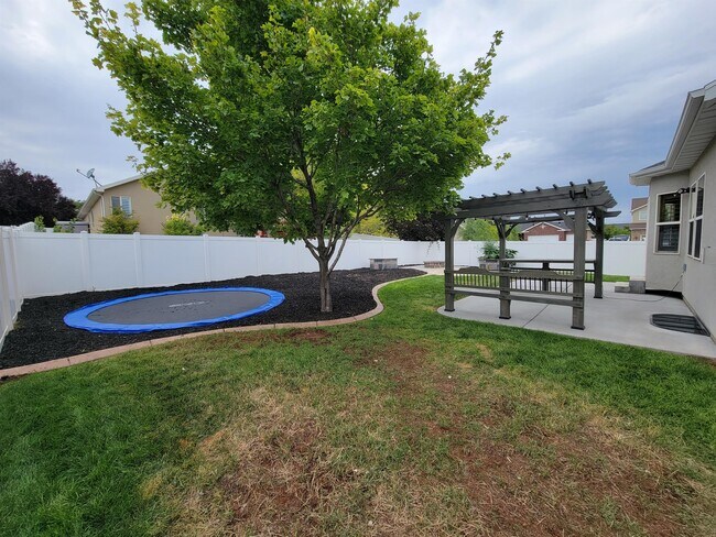 Building Photo - 8256 Imperial Oak Dr