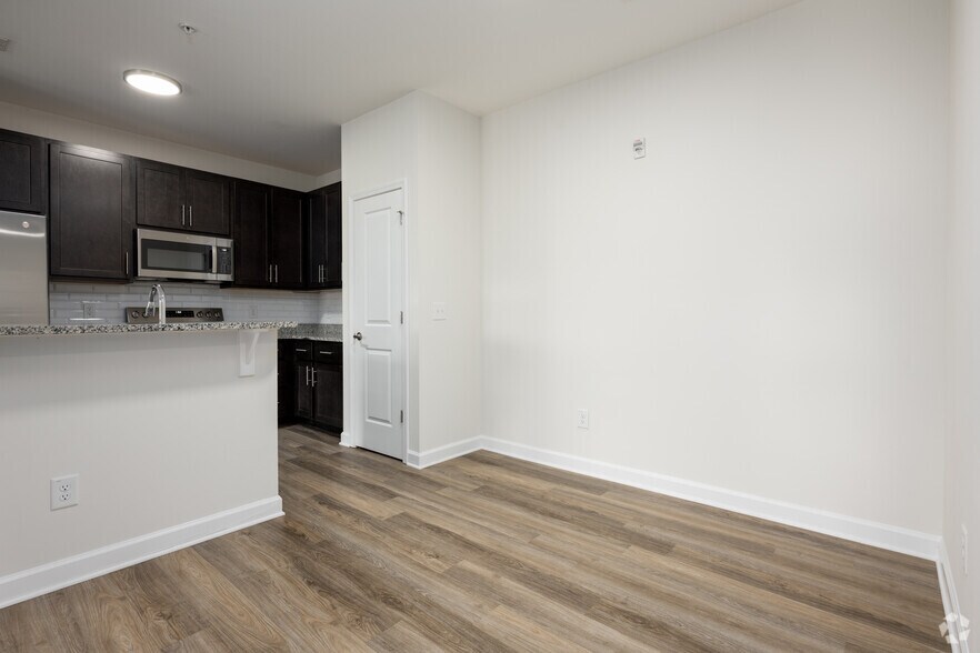 Willow - 1,170SF - Dining Room - Arrowhead Apartments