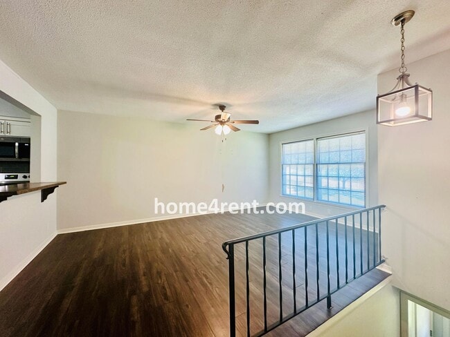 Building Photo - Updated Kitchen w/ Granite Counters, Subway Tile, SS Appliances