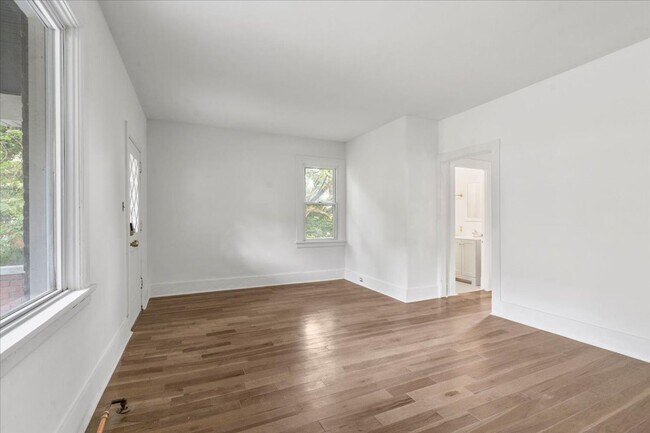 Building Photo - 5556-5558 Pocusset St