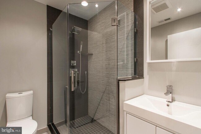 Building Photo - 908 S 21st St