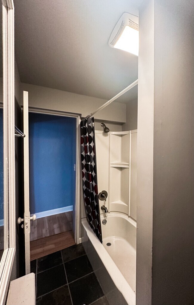 Bathroom - 611 Walnut Ave