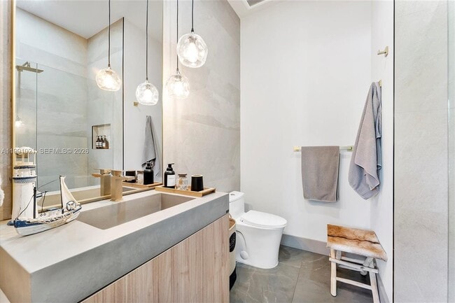 Building Photo - 2215 NE 19th St