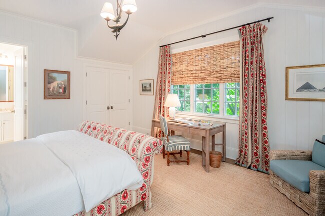 Building Photo - 587 Sagaponack Road