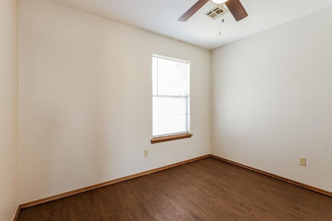 Building Photo - 1401 Nottoway Dr