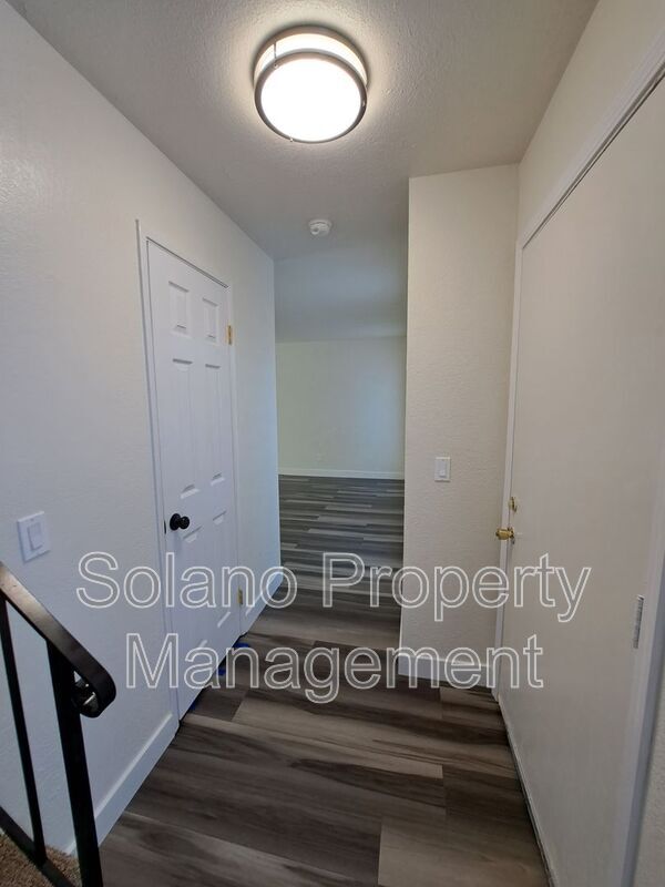 Building Photo - 145 Del Rey Ct