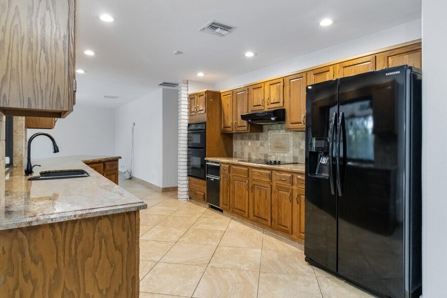 Building Photo - 21920 Holly Tree Way