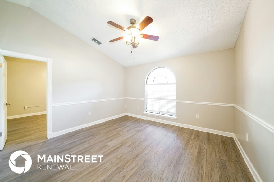 Building Photo - 5007 Swallow Dr