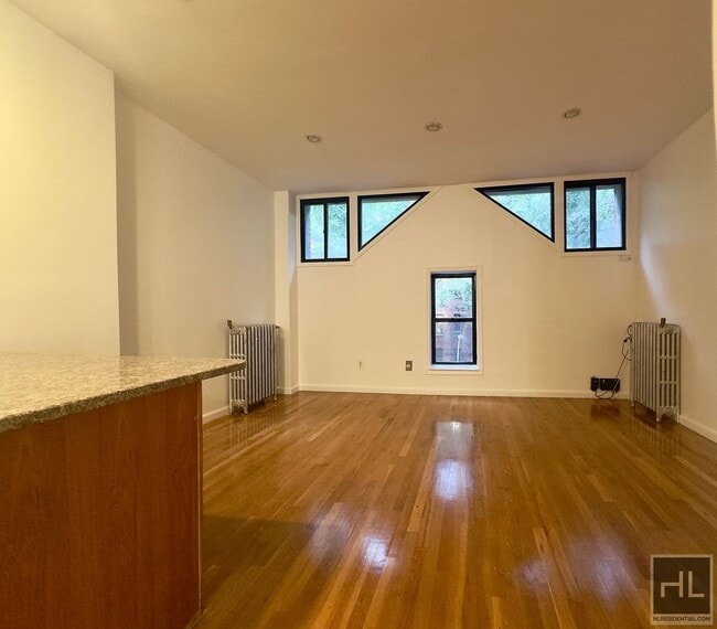 Building Photo - 330-334 4th St