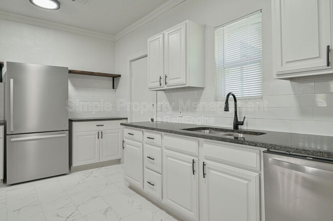 Building Photo - 1225 NE 17th St