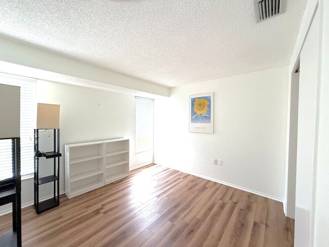 Building Photo - Charming 3-Bedroom, 2-Bath Home in the Hea...