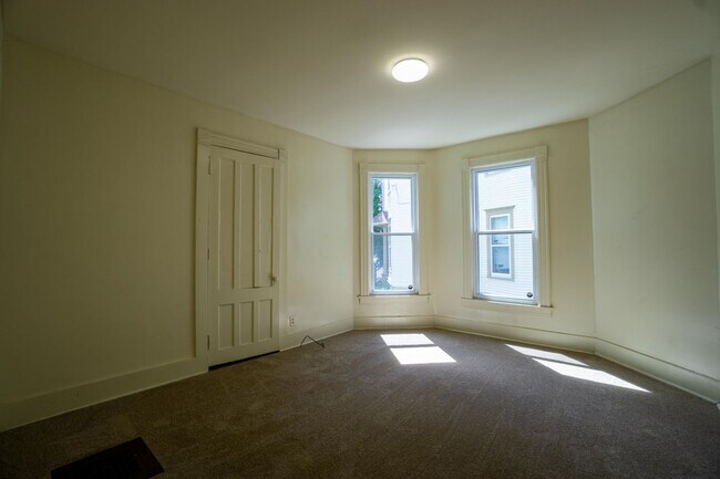 Building Photo - 450 Westcott St