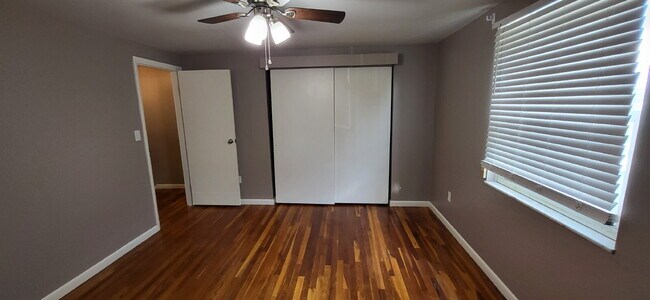 Building Photo - Two Bedroom Townhouse