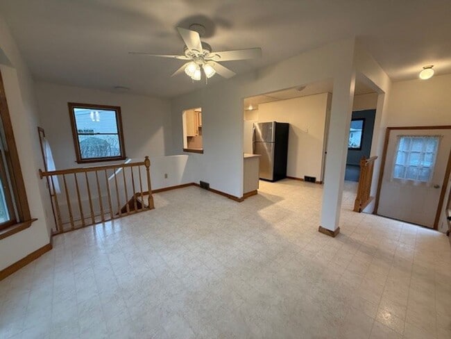 Building Photo - 2 BD  1 BA  South Colonie Schools