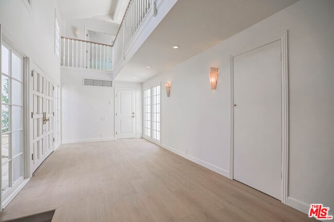 Building Photo - 2627 Wallingford Dr