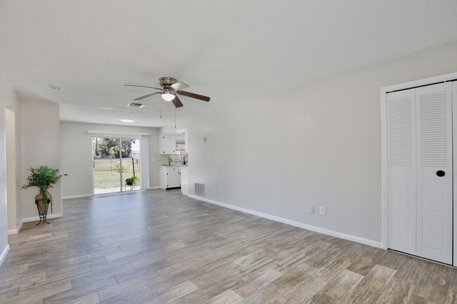 Building Photo - Scenic 2 bedrooms, 1 Bath Retreat in Apopka– Move-In Ready Rental