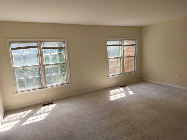 Building Photo - McLean Park Haven: Serene Living in a Tran...