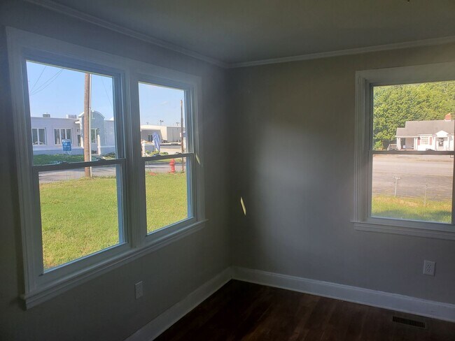 Building Photo - Newly remodeled home in Anderson SC