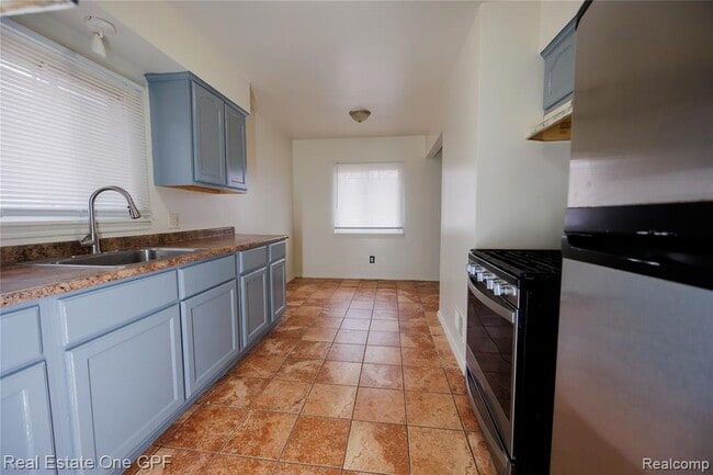 Building Photo - 14960 Alberta Ave