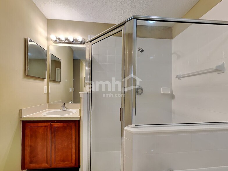 Building Photo - 2603 Waterstone Dr