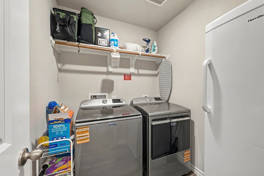 Building Photo - 1033 Verona Dr