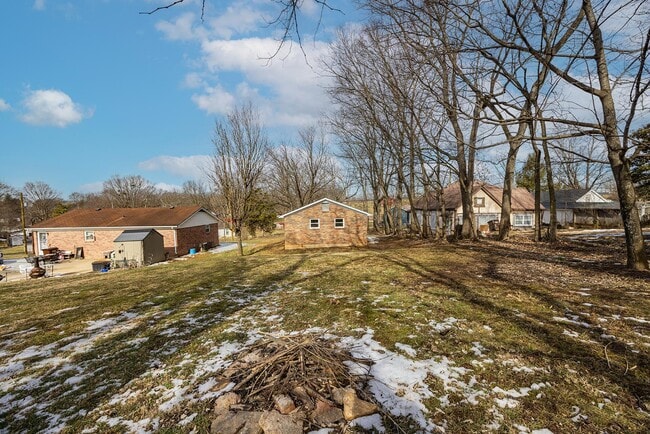 Building Photo - 140 Levy Rd