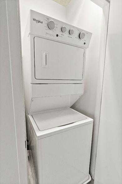 Building Photo - 173 N Ada St