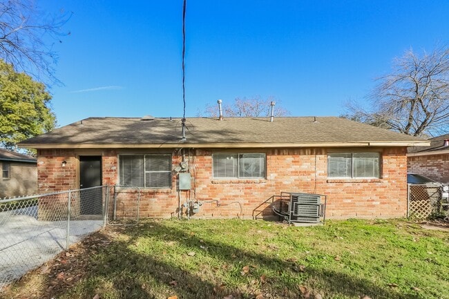 Building Photo - 5139 Wickview Ln