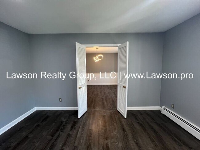 Building Photo - Very Nice & Spacious Home in Hidden Valley Neighborhood - Pet Friendly!