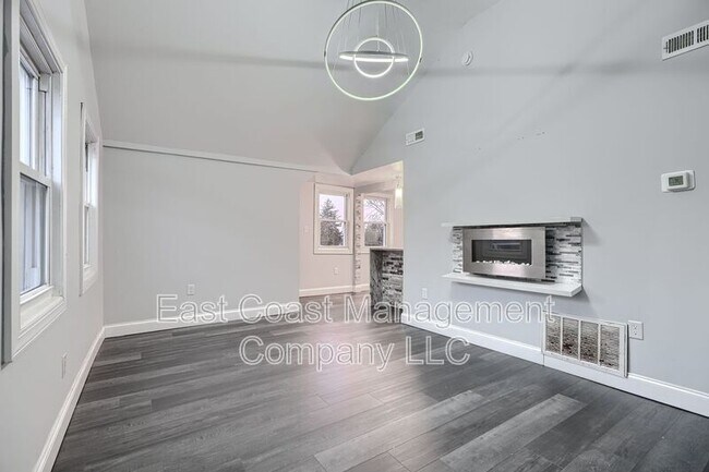 Building Photo - 4012 Fernhill Ave