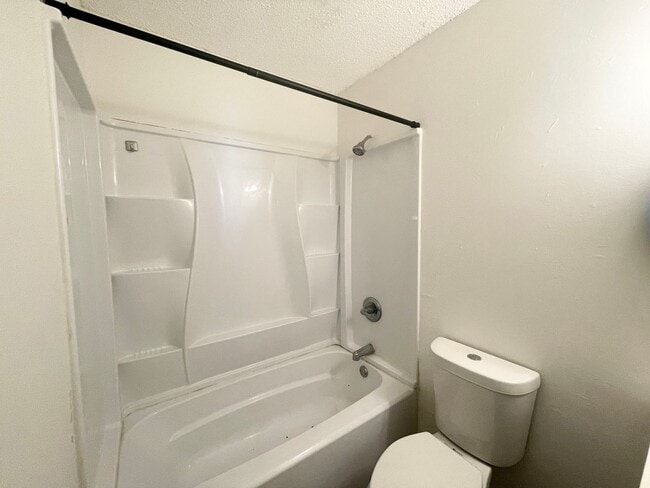 Building Photo - 2607 Ektom Dr