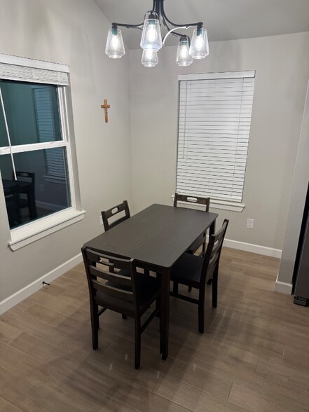 Building Photo - 6413 SE 84th St