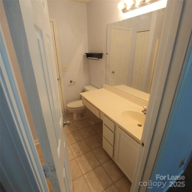 Building Photo - 10146 Forest Landing Dr