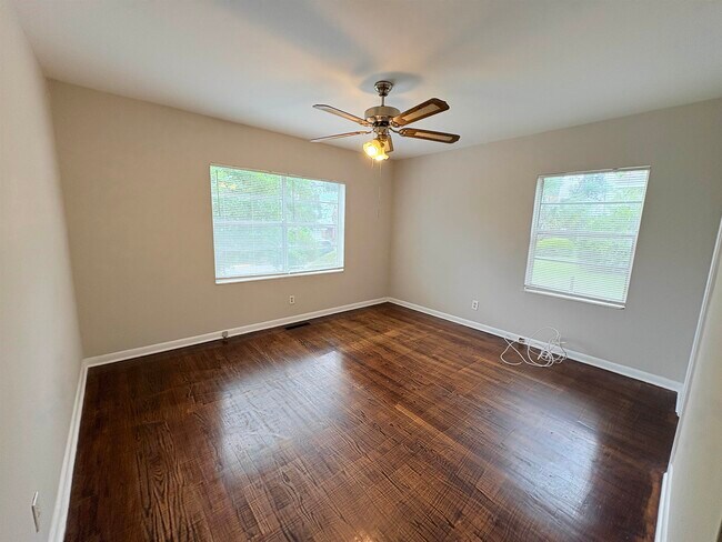 Building Photo - 304 Barbourville Dr
