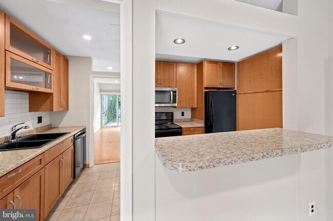 Building Photo - 2302 Wineberry Terrace