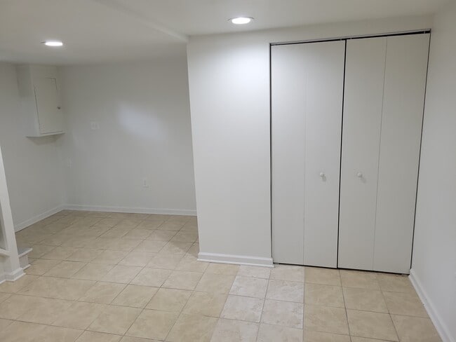 Building Photo - 7107 Greenvale Pkwy