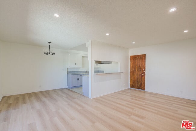 Building Photo - 305 E Plymouth St