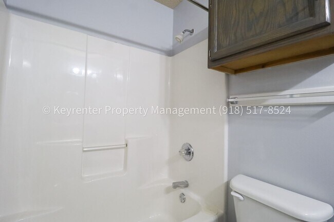 Building Photo - 3 Bed | 2 Bath in Owasso!