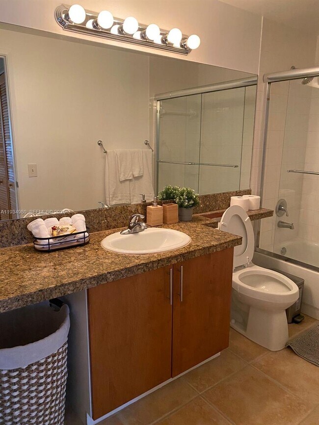 Building Photo - 19501 E Country Club Dr