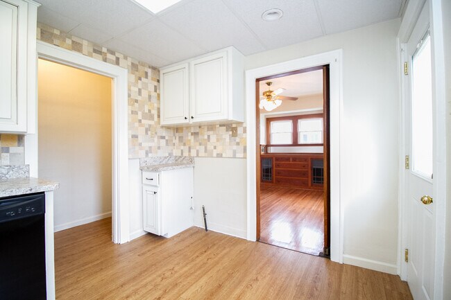 Building Photo - 472 Shasta Dr