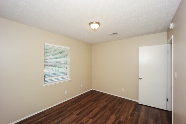 Building Photo - 6133 Fieldcrest Dr