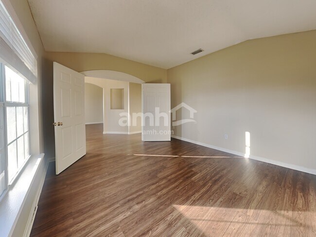 Building Photo - 23856 Flora Parke Blvd