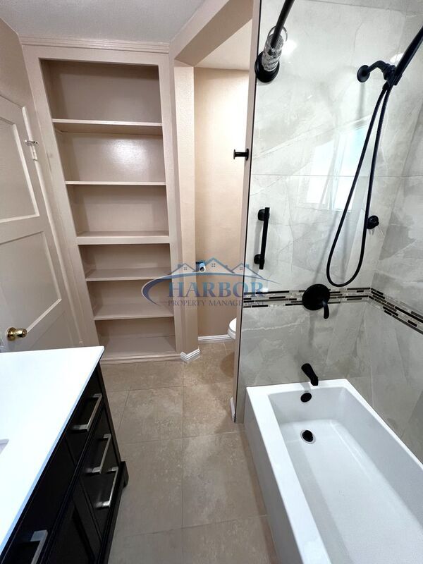 Building Photo - 227 W Cummings St