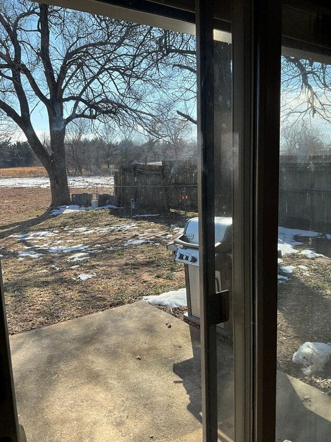 Building Photo - Renovated 3 Bedroom/ 1.5 Bath in Great Neiborhood