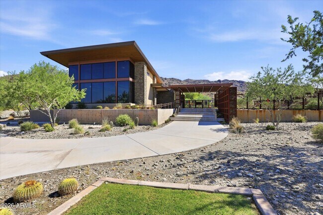 Building Photo - 1118 E Paseo Way